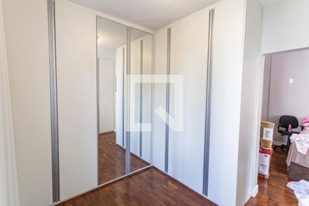Apartamento à venda com 171m², 4 quartos e 2 vagas Apartamento à venda com 171m², 4 quartos e 2 vagasCloset da Suíte