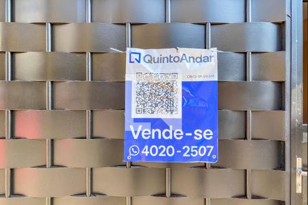 Casa à venda com 184m², 4 quartos e 2 vagas Casa à venda com 184m², 4 quartos e 2 vagasPlaca Instalada na Fachada