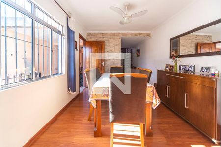 Casa à venda com 184m², 4 quartos e 2 vagas Casa à venda com 184m², 4 quartos e 2 vagasCopa/Sala de Jantar