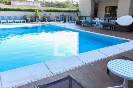 Apartamento à venda com 72m², 2 quartos e 1 vaga Apartamento à venda com 72m², 2 quartos e 1 vagaÁrea comum - Piscina