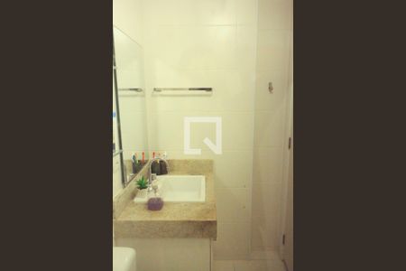 Apartamento à venda com 72m², 2 quartos e 1 vaga Apartamento à venda com 72m², 2 quartos e 1 vagaBanheiro