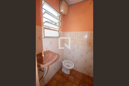 Banheiro de kitnet/studio para alugar com 1 quarto, 30m² em Vila São Luís, Duque de Caxias