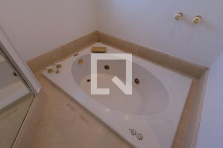 Apartamento à venda com 461m², 3 quartos e 5 vagasBanheiro da Suíte 3