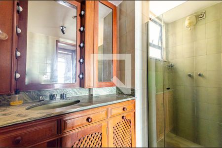 Apartamento à venda com 210m², 4 quartos e 2 vagas Apartamento à venda com 210m², 4 quartos e 2 vagasBanheiro Social