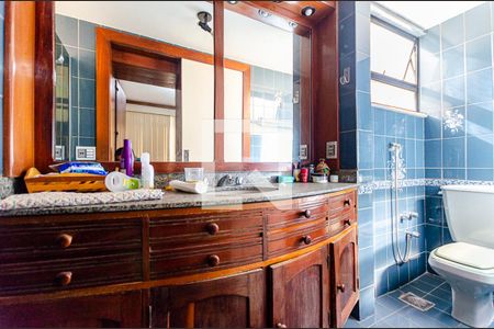 Apartamento à venda com 210m², 4 quartos e 2 vagas Apartamento à venda com 210m², 4 quartos e 2 vagasBanheiro da Suíte 2