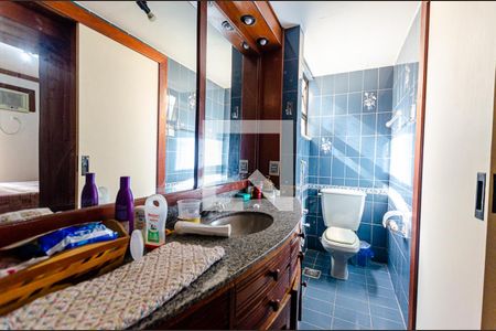 Apartamento à venda com 210m², 4 quartos e 2 vagas Apartamento à venda com 210m², 4 quartos e 2 vagasBanheiro da Suíte 2