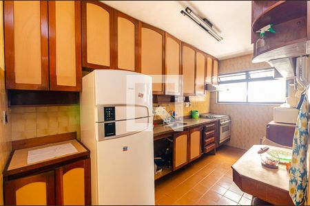 Apartamento à venda com 210m², 4 quartos e 2 vagas Apartamento à venda com 210m², 4 quartos e 2 vagasCozinha