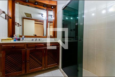 Banheiro da Suite 1 de apartamento à venda com 4 quartos, 210m² em Icaraí, Niterói