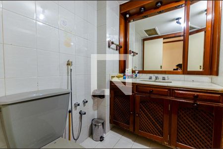 Banheiro da Suite 1 de apartamento à venda com 4 quartos, 210m² em Icaraí, Niterói