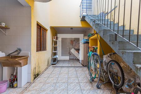 Casa à venda com 310m², 3 quartos e 6 vagasQuintal Fundos