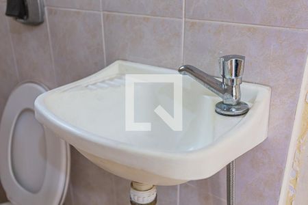 Casa à venda com 310m², 3 quartos e 6 vagasDetalhe do Banheiro da Edicula