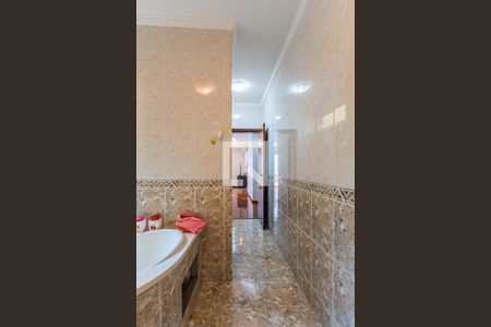 Casa à venda com 310m², 3 quartos e 6 vagasBanheiro da Suite Master