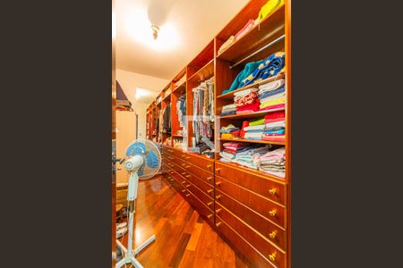Casa à venda com 310m², 3 quartos e 6 vagasCloset da Suite Master