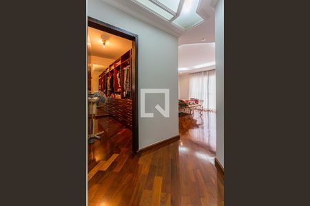 Casa à venda com 310m², 3 quartos e 6 vagasSuite Master