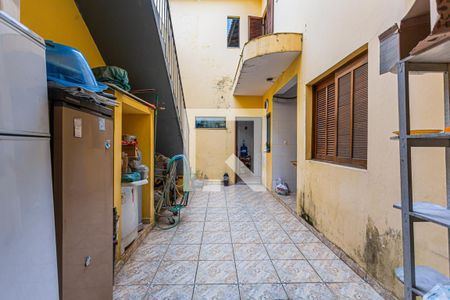 Casa à venda com 310m², 3 quartos e 6 vagasQuintal Fundos