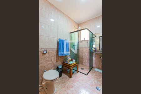 Casa à venda com 310m², 3 quartos e 6 vagasBanheiro da Suite 2