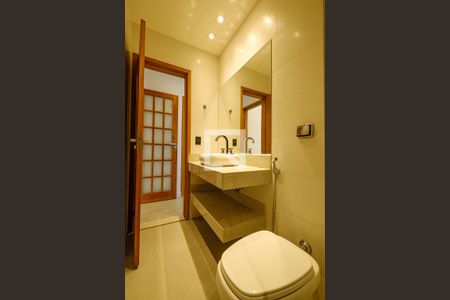 Apartamento para alugar com 140m², 3 quartos e 2 vagas Apartamento para alugar com 140m², 3 quartos e 2 vagasBanheiro Social