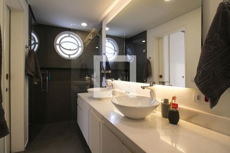 Apartamento à venda com 116m², 2 quartos e 1 vaga Apartamento à venda com 116m², 2 quartos e 1 vagaBanheiro da Suíte