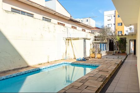 Casa à venda com 250m², 3 quartos e 4 vagasPiscina