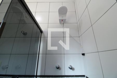 Casa à venda com 150m², 4 quartos e 3 vagasChuveiro banheiro da suíte 1