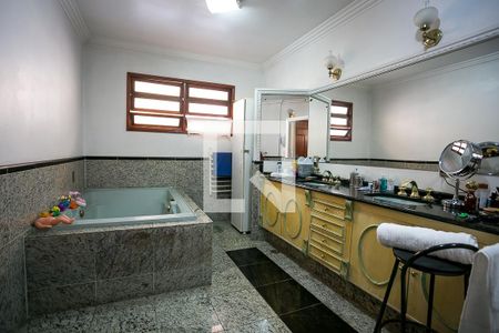 Casa de condomínio à venda com 509m², 5 quartos e 4 vagasBanheiro da Suíte 4