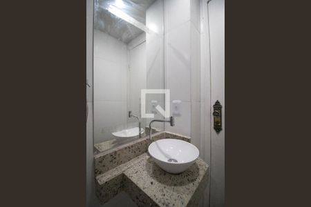 Apartamento para alugar com 85m², 3 quartos e 1 vaga Apartamento para alugar com 85m², 3 quartos e 1 vagaBanheiro social
