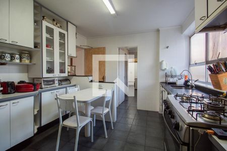 Apartamento à venda com 132m², 4 quartos e 2 vagas Apartamento à venda com 132m², 4 quartos e 2 vagasCozinha