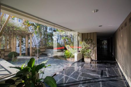 Apartamento à venda com 132m², 4 quartos e 2 vagas Apartamento à venda com 132m², 4 quartos e 2 vagasHall social