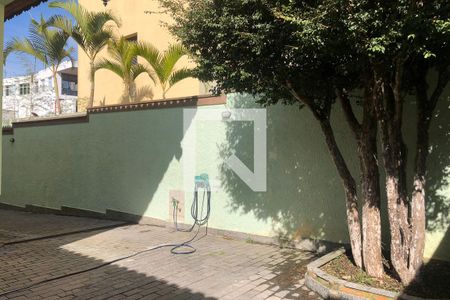 Casa à venda com 820m², 3 quartos e 5 vagas Casa à venda com 820m², 3 quartos e 5 vagasFachada