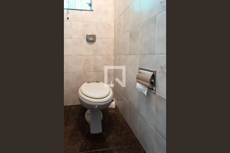 Casa à venda com 820m², 3 quartos e 5 vagas Casa à venda com 820m², 3 quartos e 5 vagasLavabo