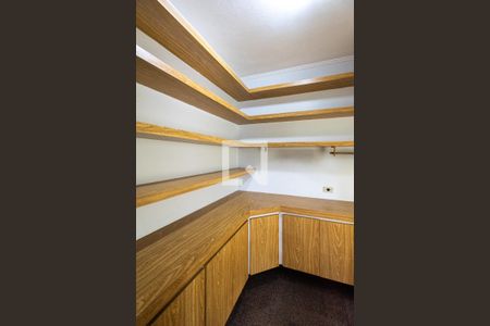 Casa à venda com 820m², 3 quartos e 5 vagas Casa à venda com 820m², 3 quartos e 5 vagasDespensa