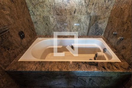 Casa à venda com 820m², 3 quartos e 5 vagas Casa à venda com 820m², 3 quartos e 5 vagasBanheiro do quarto 2