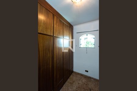 Casa à venda com 820m², 3 quartos e 5 vagas Casa à venda com 820m², 3 quartos e 5 vagasCloset
