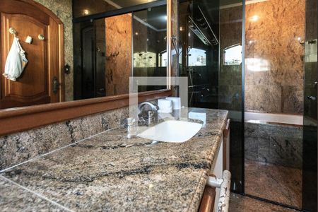 Casa à venda com 820m², 3 quartos e 5 vagas Casa à venda com 820m², 3 quartos e 5 vagasBanheiro do quarto 2