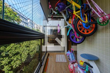 Apartamento à venda com 90m², 3 quartos e 1 vaga Apartamento à venda com 90m², 3 quartos e 1 vagaQuarto 2 Varanda 2