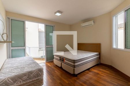 Casa à venda com 302m², 4 quartos e 4 vagasSuíte 1