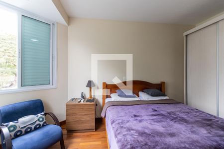 Casa à venda com 302m², 4 quartos e 4 vagasSuíte 3