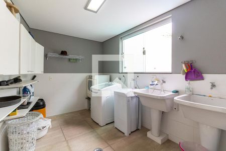 Casa à venda com 302m², 4 quartos e 4 vagasLavanderia 