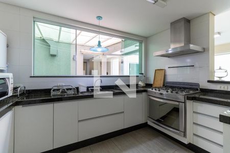 Casa à venda com 302m², 4 quartos e 4 vagasCozinha 