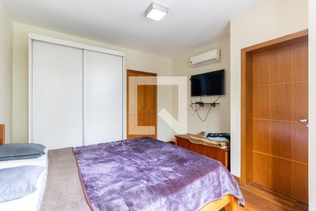 Casa à venda com 302m², 4 quartos e 4 vagasSuíte 3