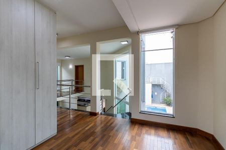 Casa à venda com 302m², 4 quartos e 4 vagasHall dos Quartos 