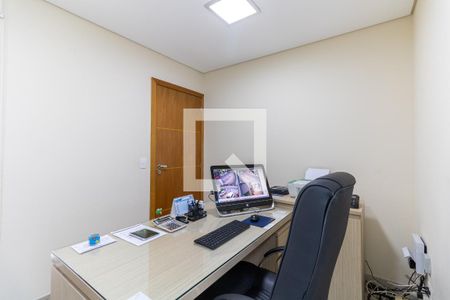 Casa à venda com 302m², 4 quartos e 4 vagasEscritório 