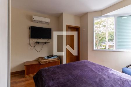 Casa à venda com 302m², 4 quartos e 4 vagasSuíte 3