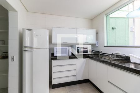 Casa à venda com 302m², 4 quartos e 4 vagasCozinha 