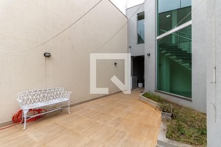 Casa à venda com 302m², 4 quartos e 4 vagasQuintal 