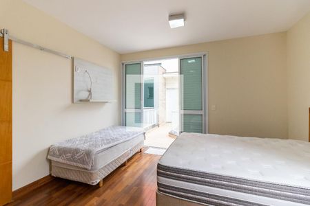 Casa à venda com 302m², 4 quartos e 4 vagasSuíte 1