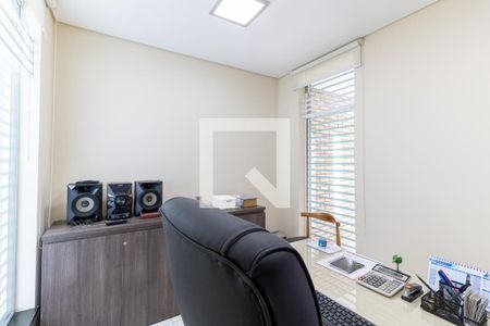 Casa à venda com 302m², 4 quartos e 4 vagasEscritório 