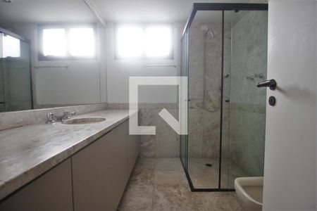 Apartamento à venda com 541m², 4 quartos e 6 vagasBanheiro da Suíte 1
