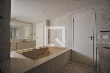 Apartamento à venda com 541m², 4 quartos e 6 vagasBanheiro da Suíte 3