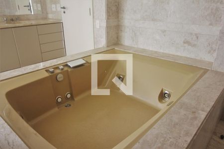 Apartamento à venda com 541m², 4 quartos e 6 vagasBanheira